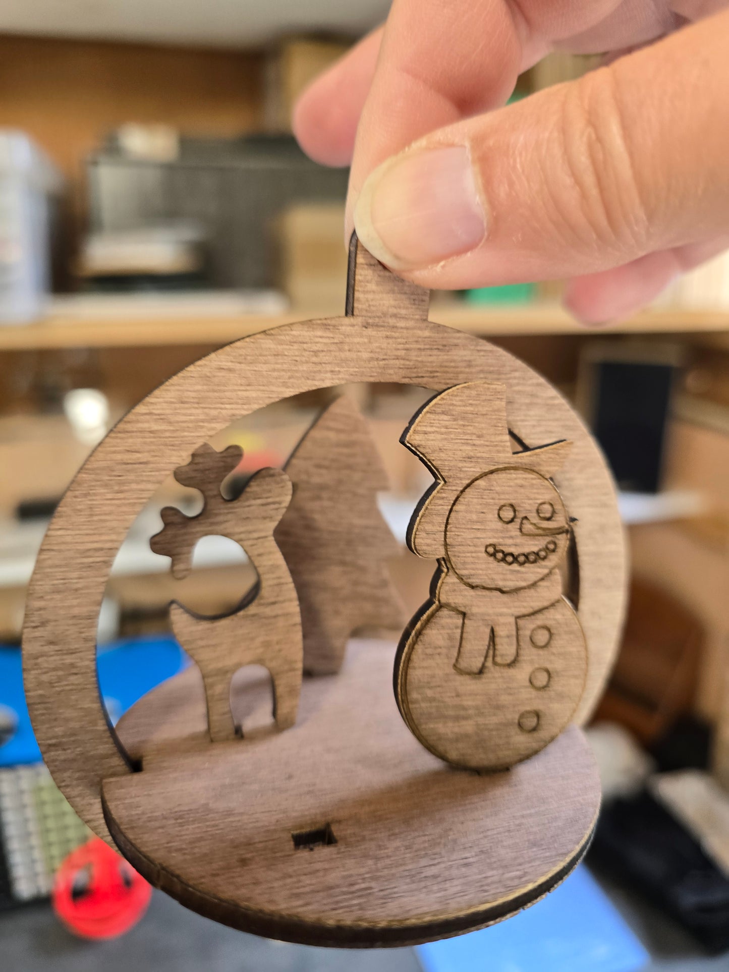 Reusable Wooden Bauble with Tree, Snowman & Reindeer – FSC Poplar Ply: Colour it yourself!