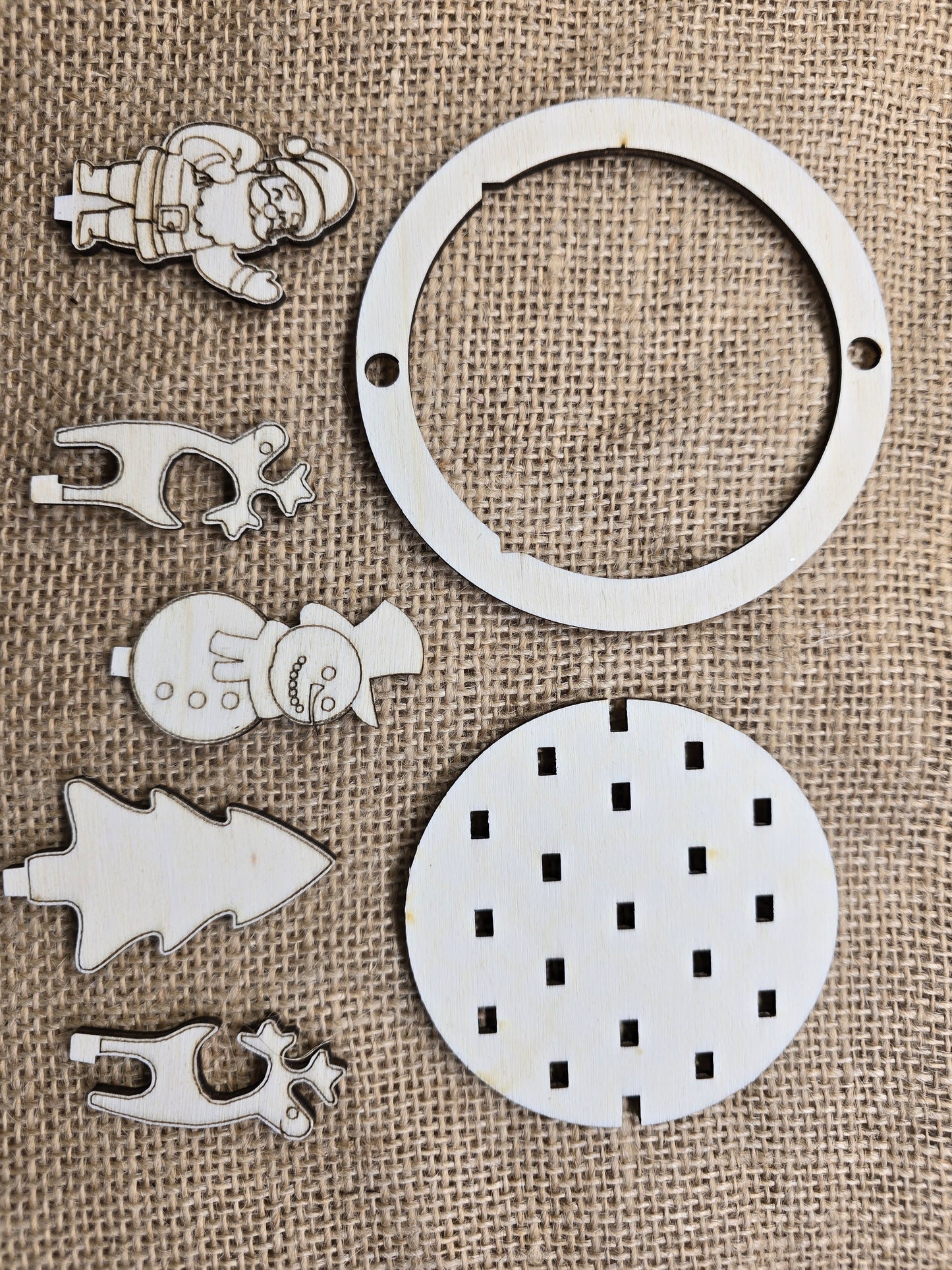 Reusable Wooden Bauble with Tree, Snowman & Reindeer – FSC Poplar Ply: Colour it yourself!